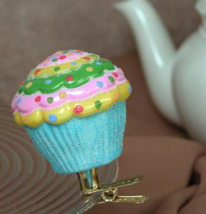 cupcake-ornament-confetti