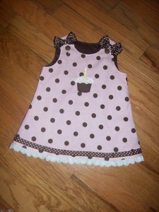 pink-and-brown-polka-dot-birthday-dress-with-removable-bows-appliqued-with-cupcake-and-your-childs-name