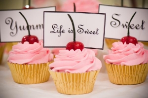 jennib-largecupcake-withplacecard_size2