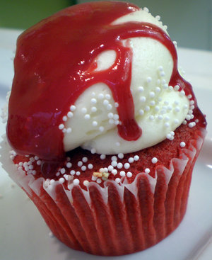 Blood_Cupcake_by_Heidilu22