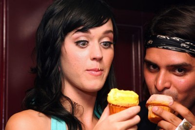 Katy Perry love cupcakes