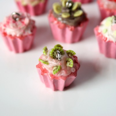 strawberry-kiwi-cupcake-charm