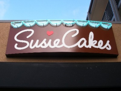 susie cakes sign